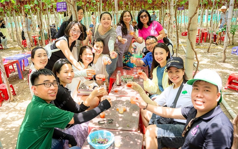 Trải nghiệm 1 ngày trong tour Vĩnh Hy - Nha Trang Trải nghiệm 1 ngày trong tour Vĩnh Hy - Nha Trang